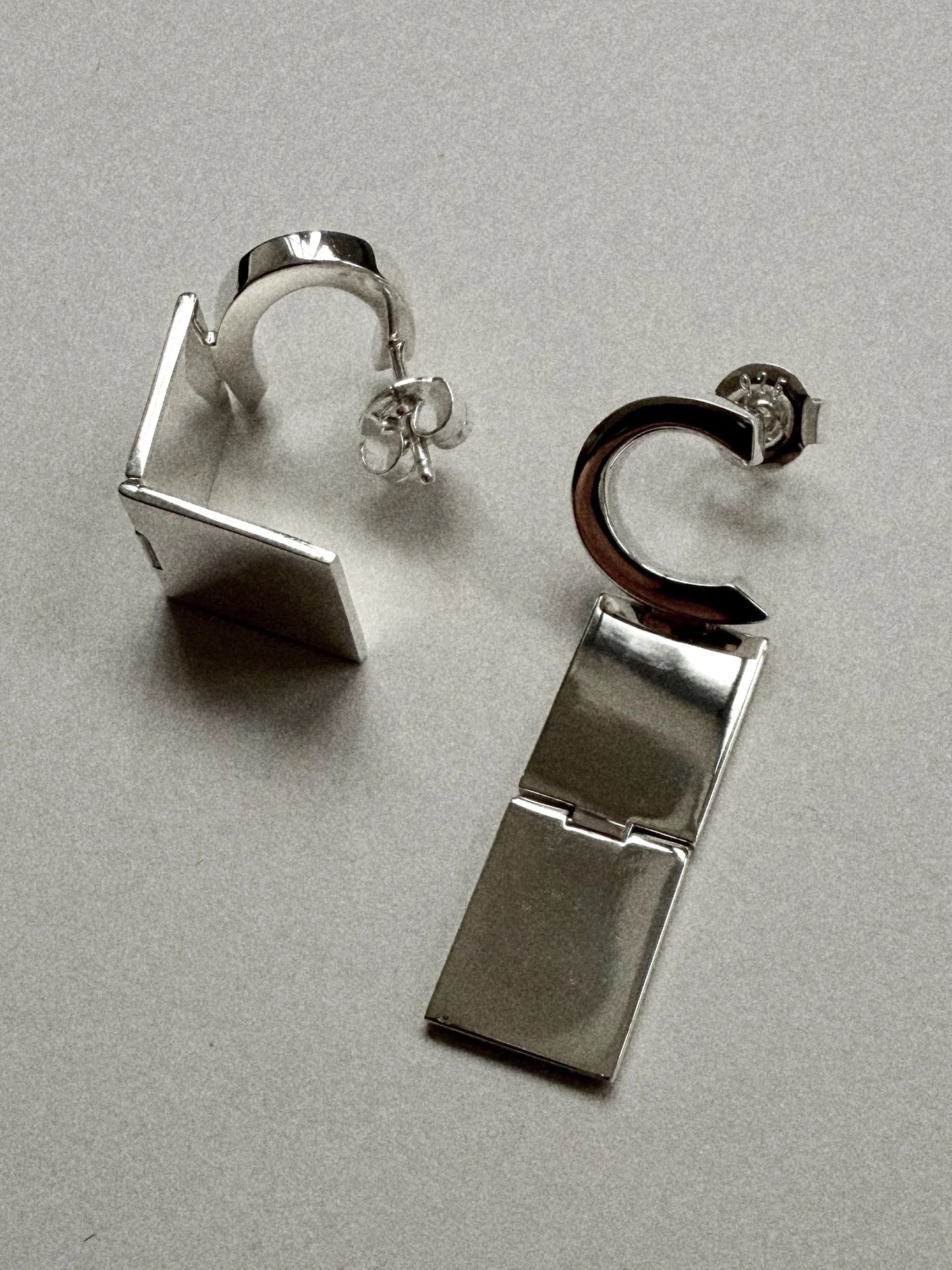 Curva Earring - Motion