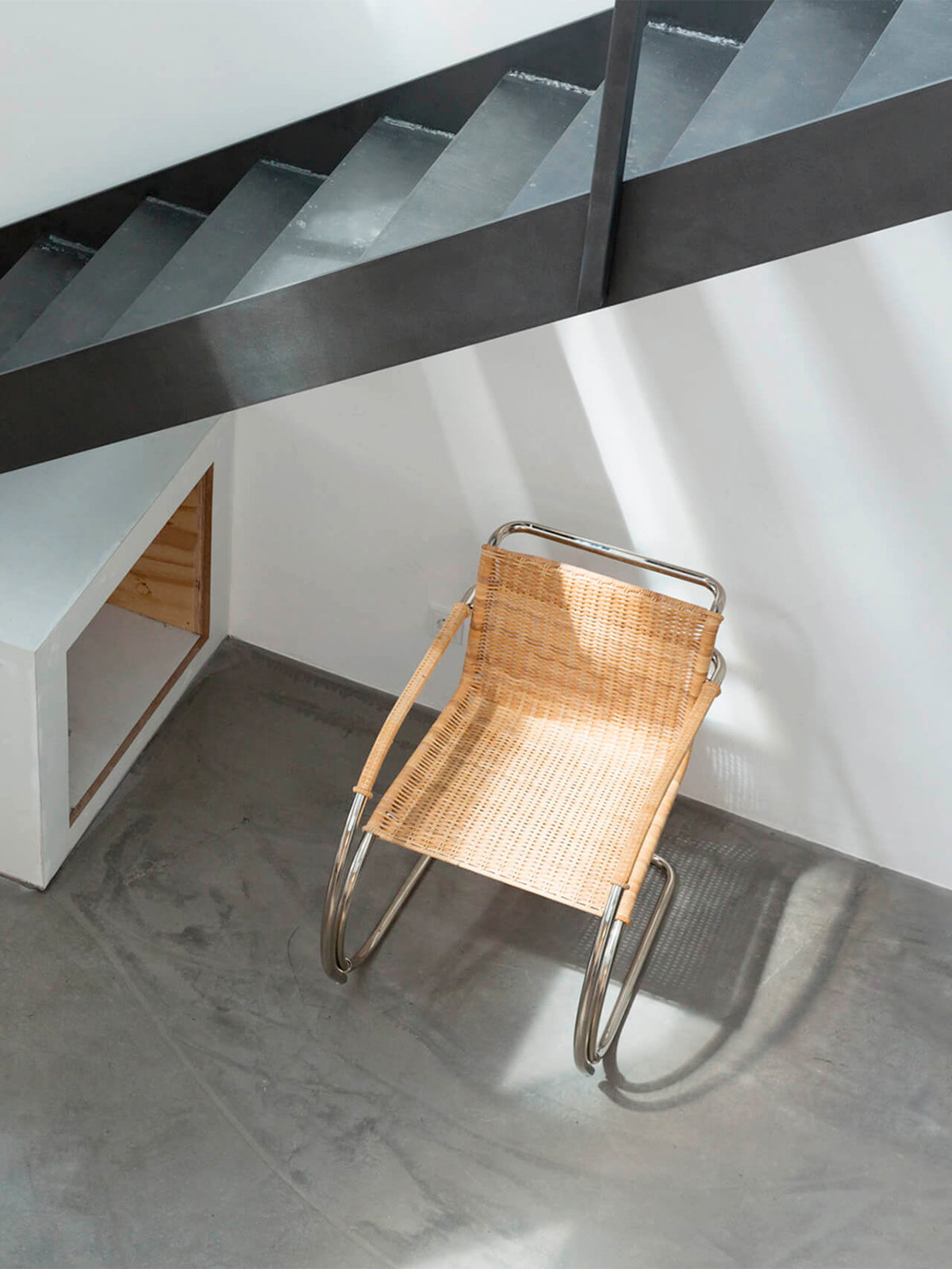 D42 Cantilever Chair With Armrests designed by  Mies Van der Rohe