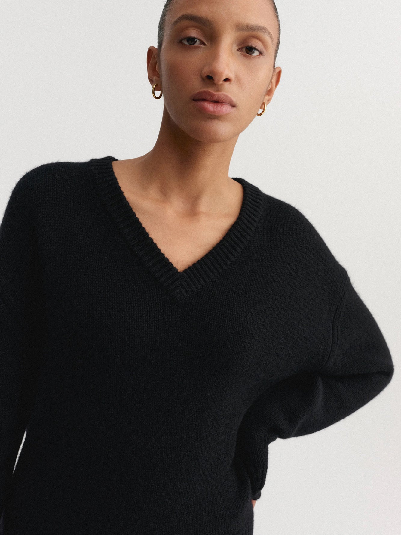 Yara V-hals Sweater - Sort