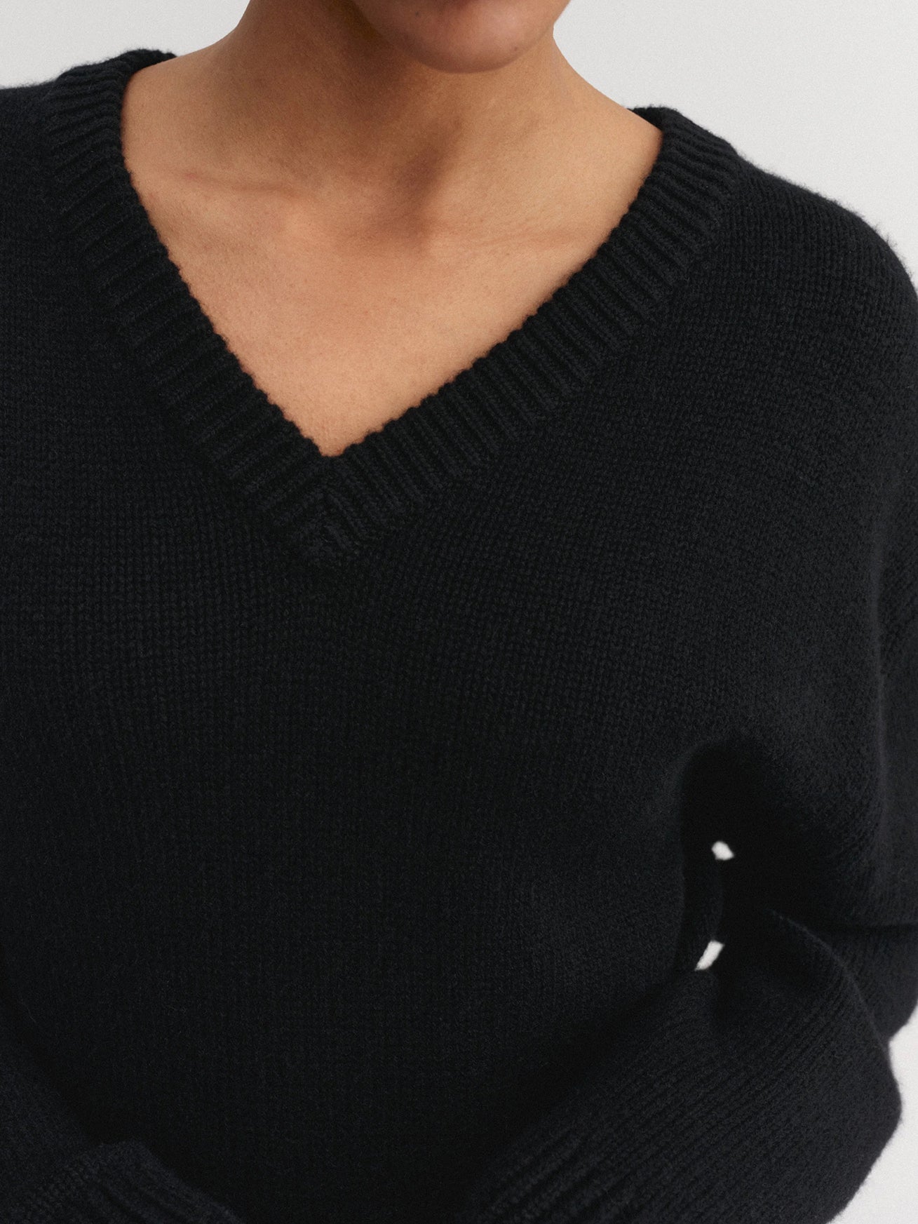 Yara V-hals Sweater - Sort