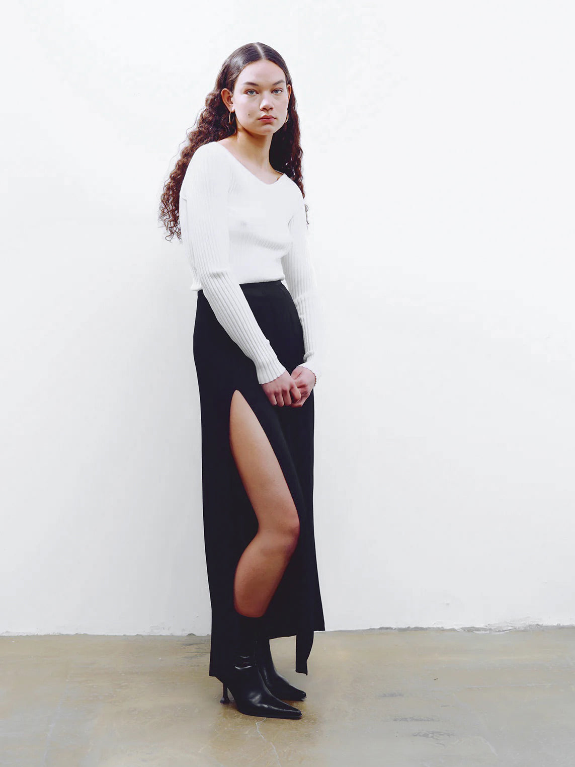 0202 Viscose V-neck Fitted Top - White