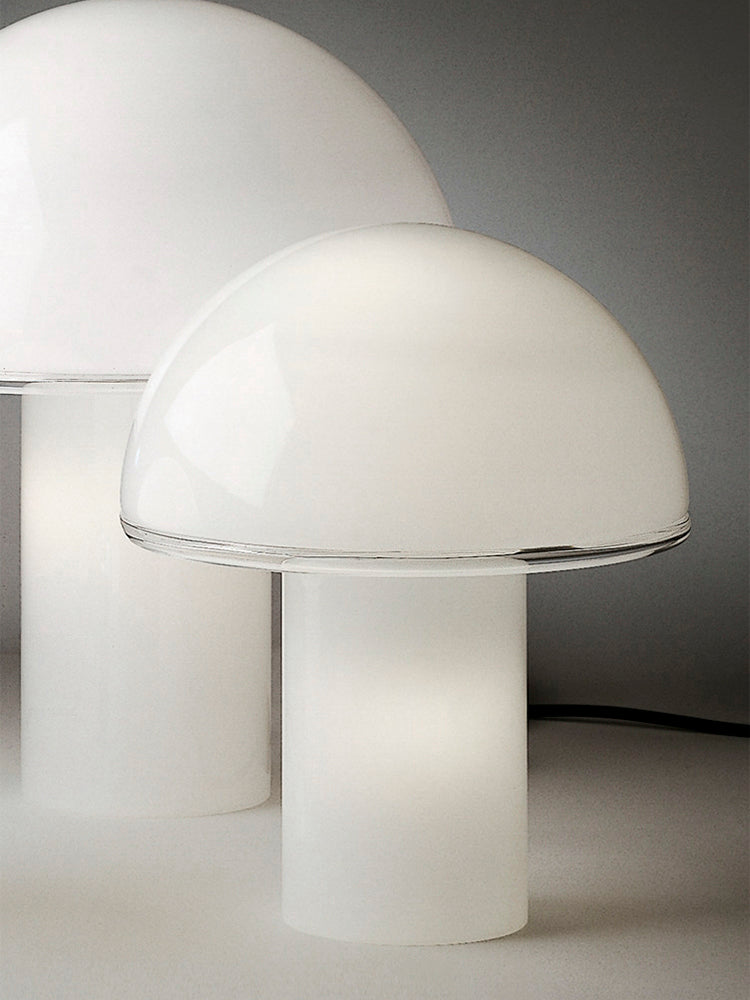 Onfalde Medio Table Lamp